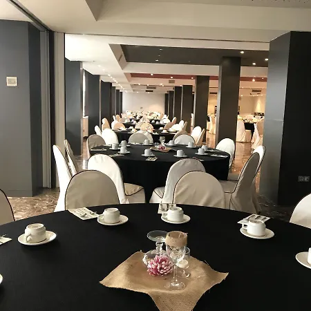 호텔 Condes De Urgel 4*